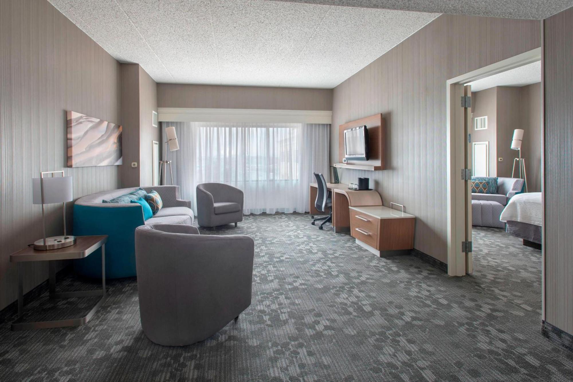 Отель Courtyard By Marriott Newark Элизабет Экстерьер фото