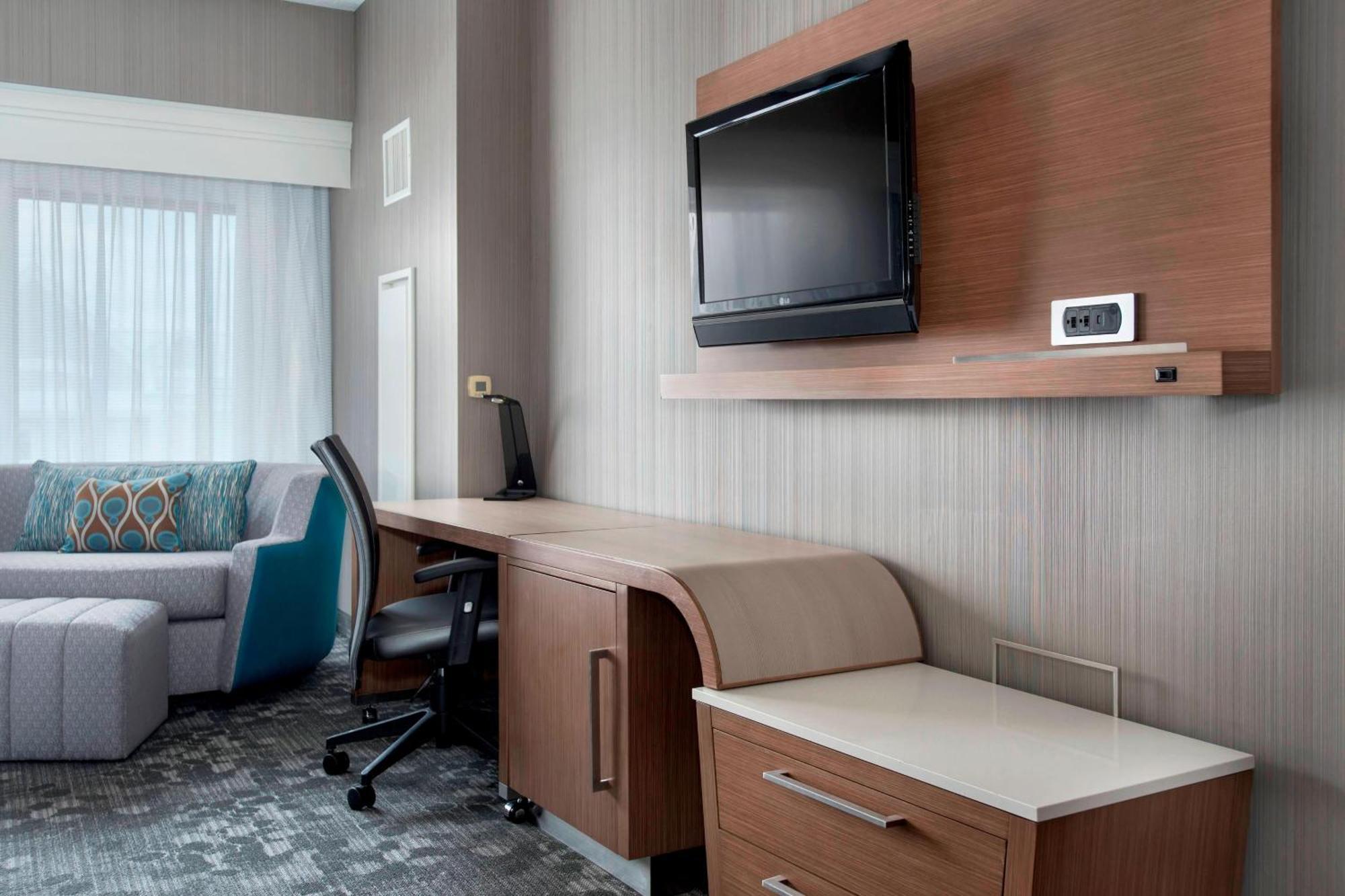 Отель Courtyard By Marriott Newark Элизабет Экстерьер фото