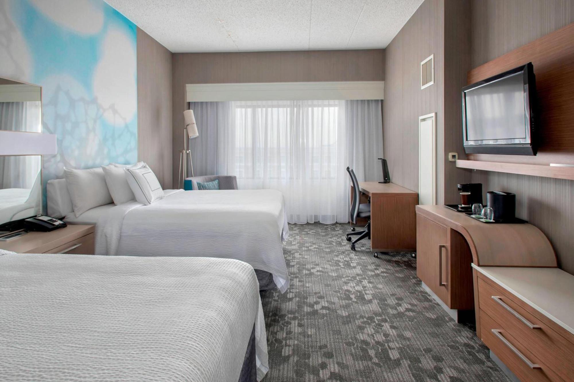 Отель Courtyard By Marriott Newark Элизабет Экстерьер фото